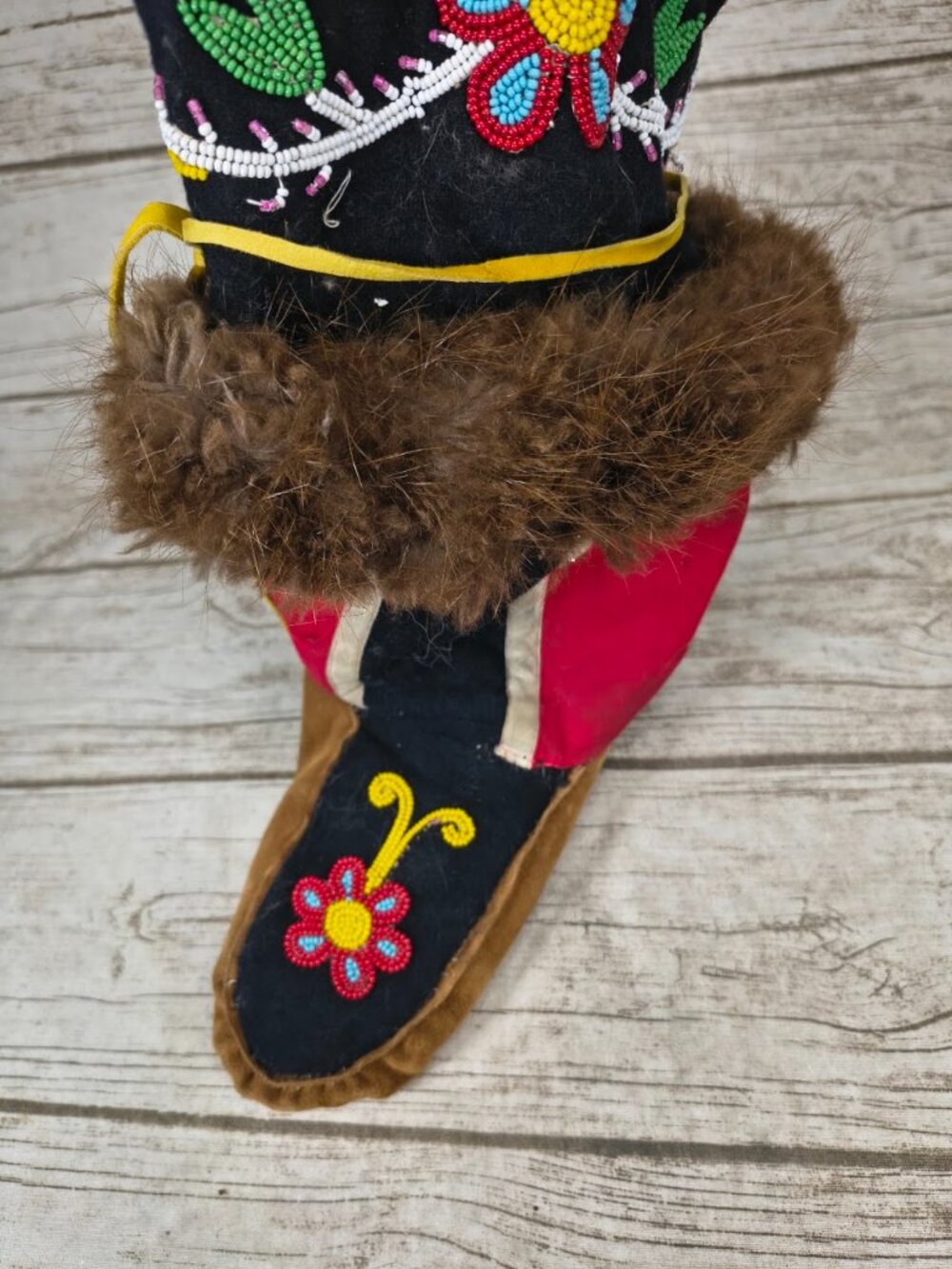 Handmade Native American Beaded Fur Mocassin Boots - Picture 8 of 11